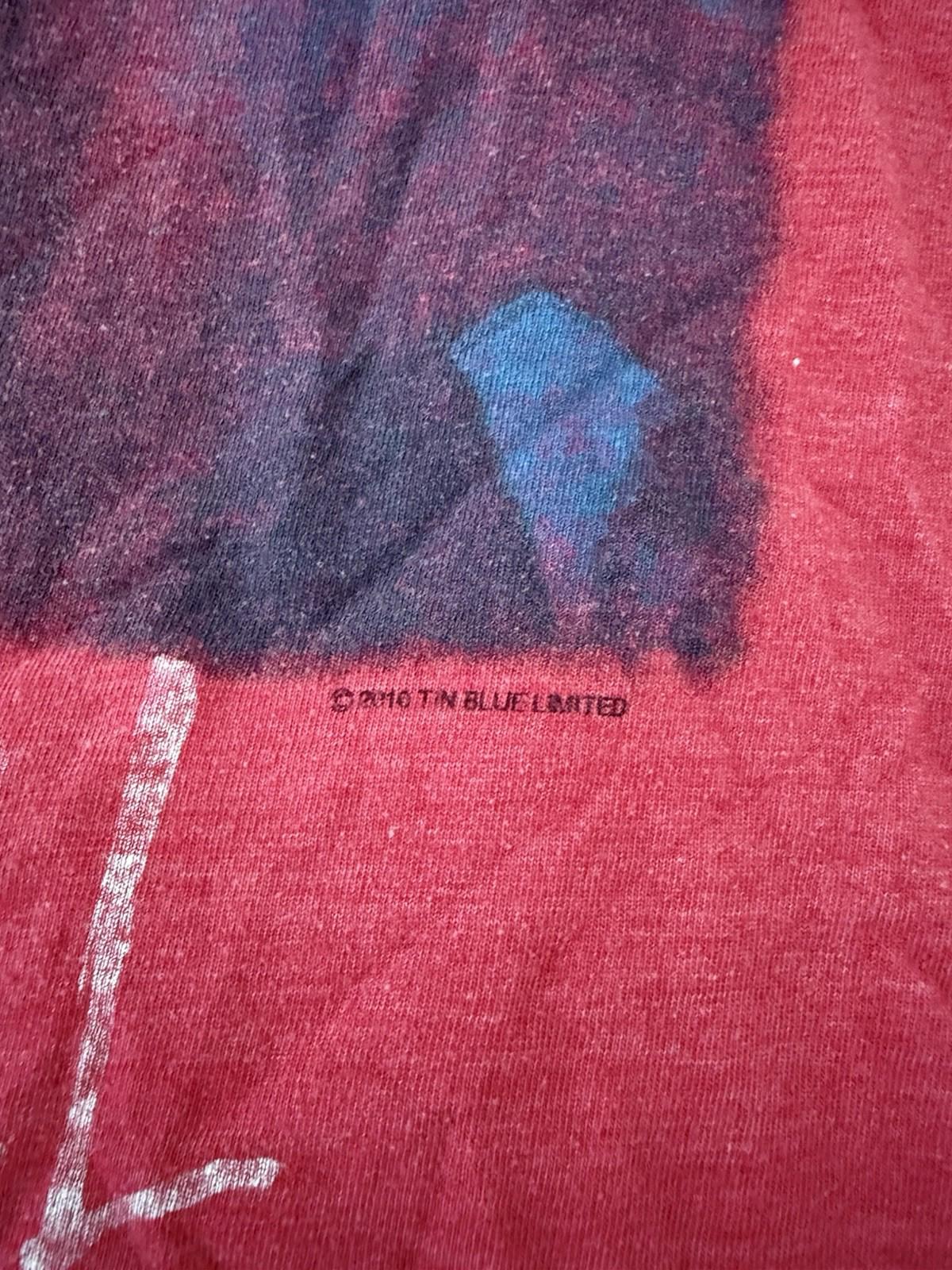 PINK FLOYD "THE WALL" VINTAGE TOUR SHIRT 2010 Red Size Medium 147