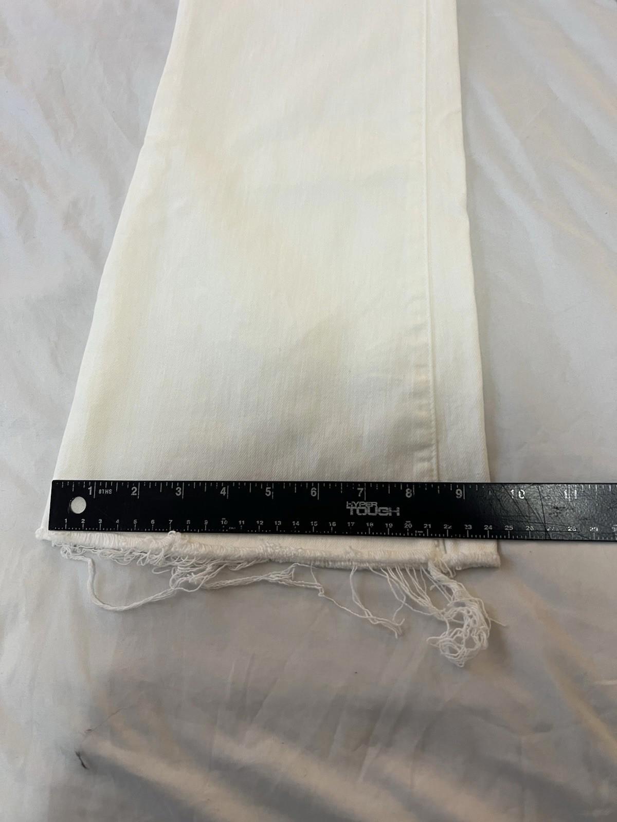 Mother Jeans Women's White size 34 The Weekender Fray  152