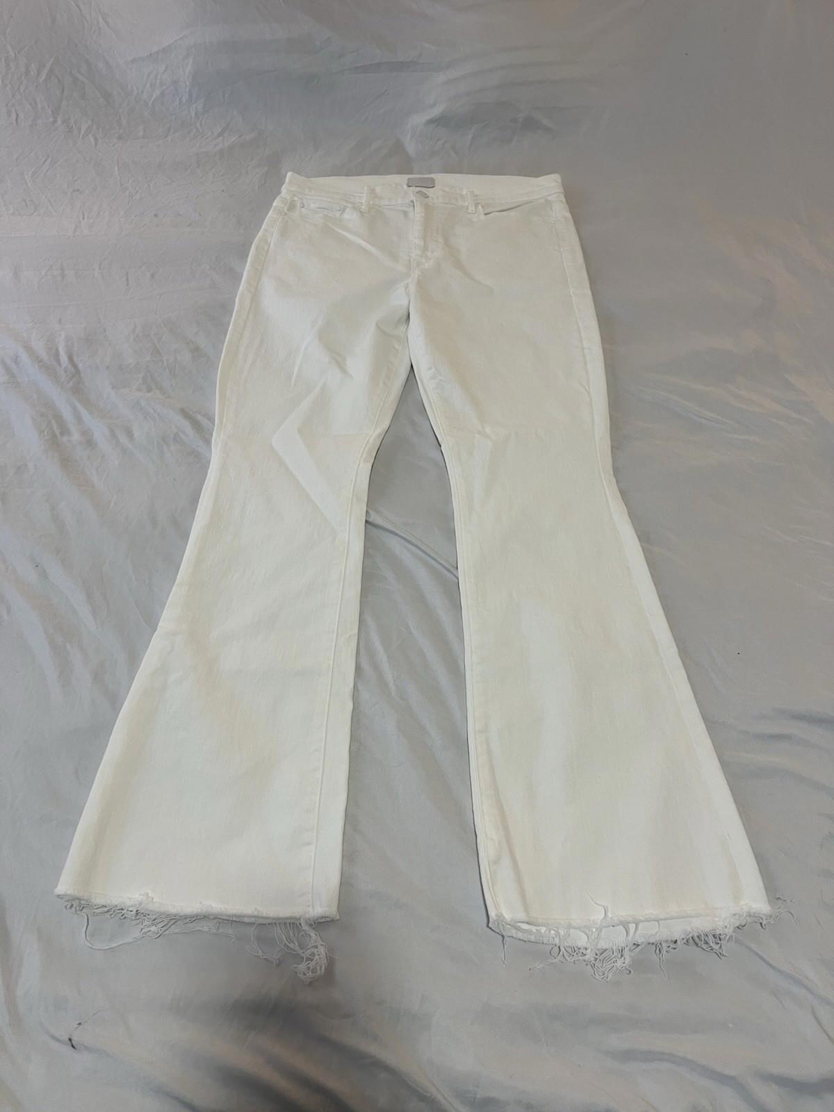 Mother Jeans Women's White size 34 The Weekender Fray  152