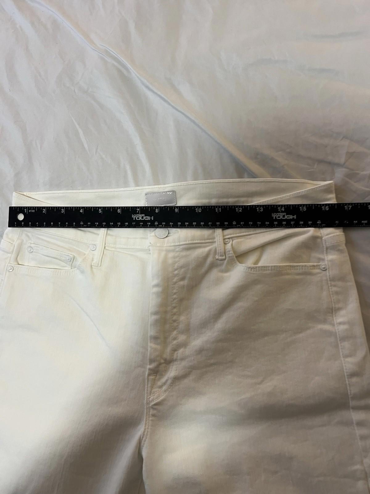Mother Jeans Women's White size 34 The Weekender Fray  152