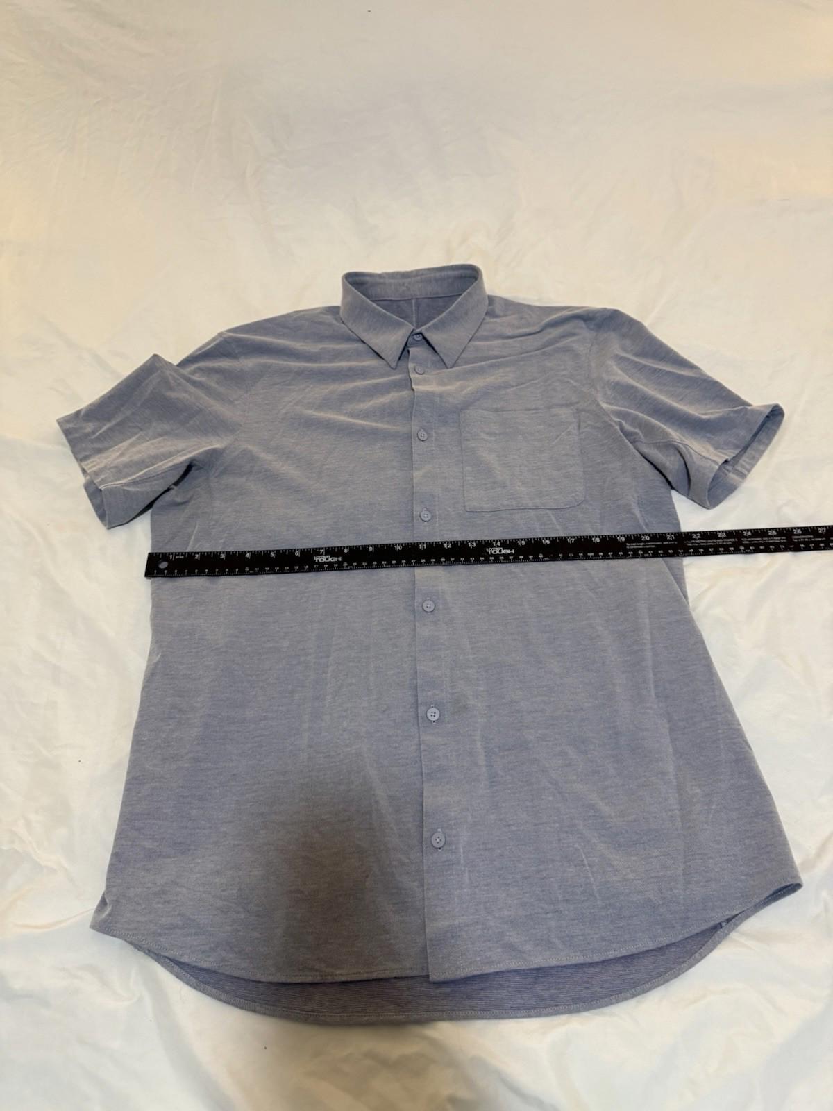 Men's Lululemon Short Sleeve Button Front Shirt  Blue Gray Large 151