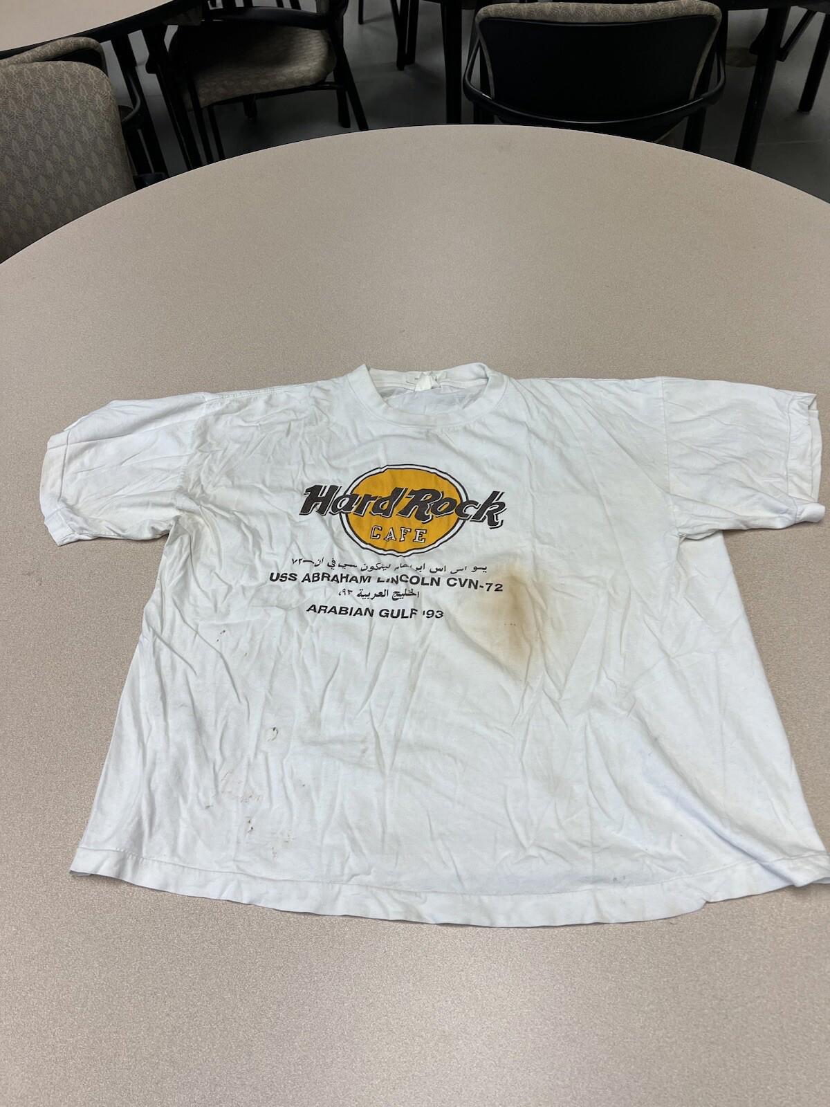 Vintage 90’s Hard Rock Cafe Arabian Gulf White Graphic Size XL Thrashed 320