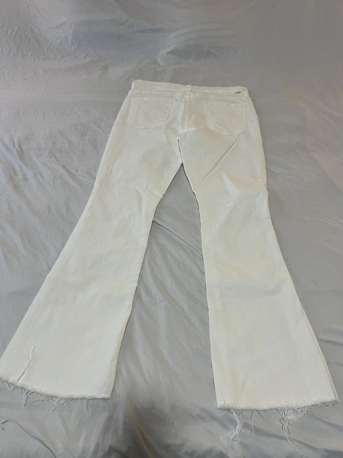 Mother Jeans Women's White size 34 The Weekender Fray  152