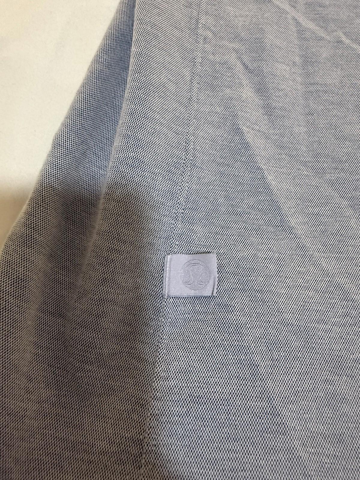 Men's Lululemon Short Sleeve Button Front Shirt  Blue Gray Large 151
