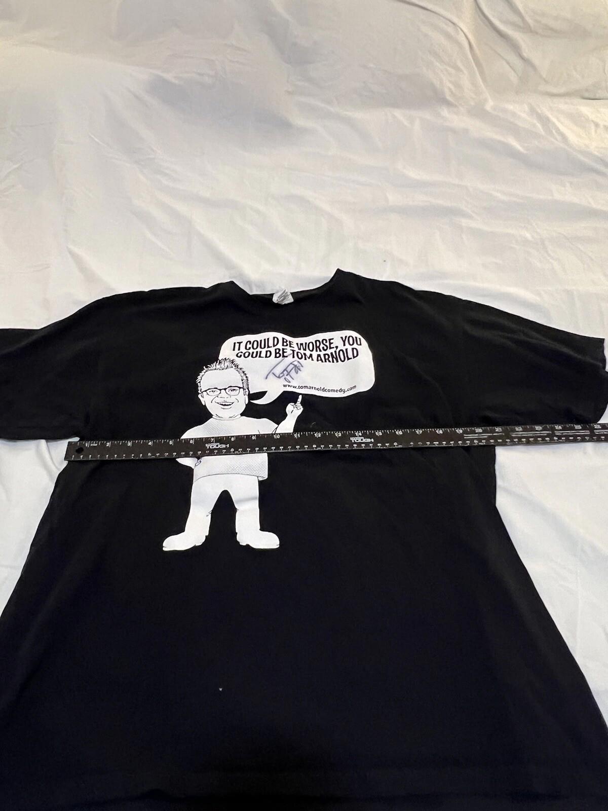 Tom Arnold Autographed Black shirt Men’s Size XL  346