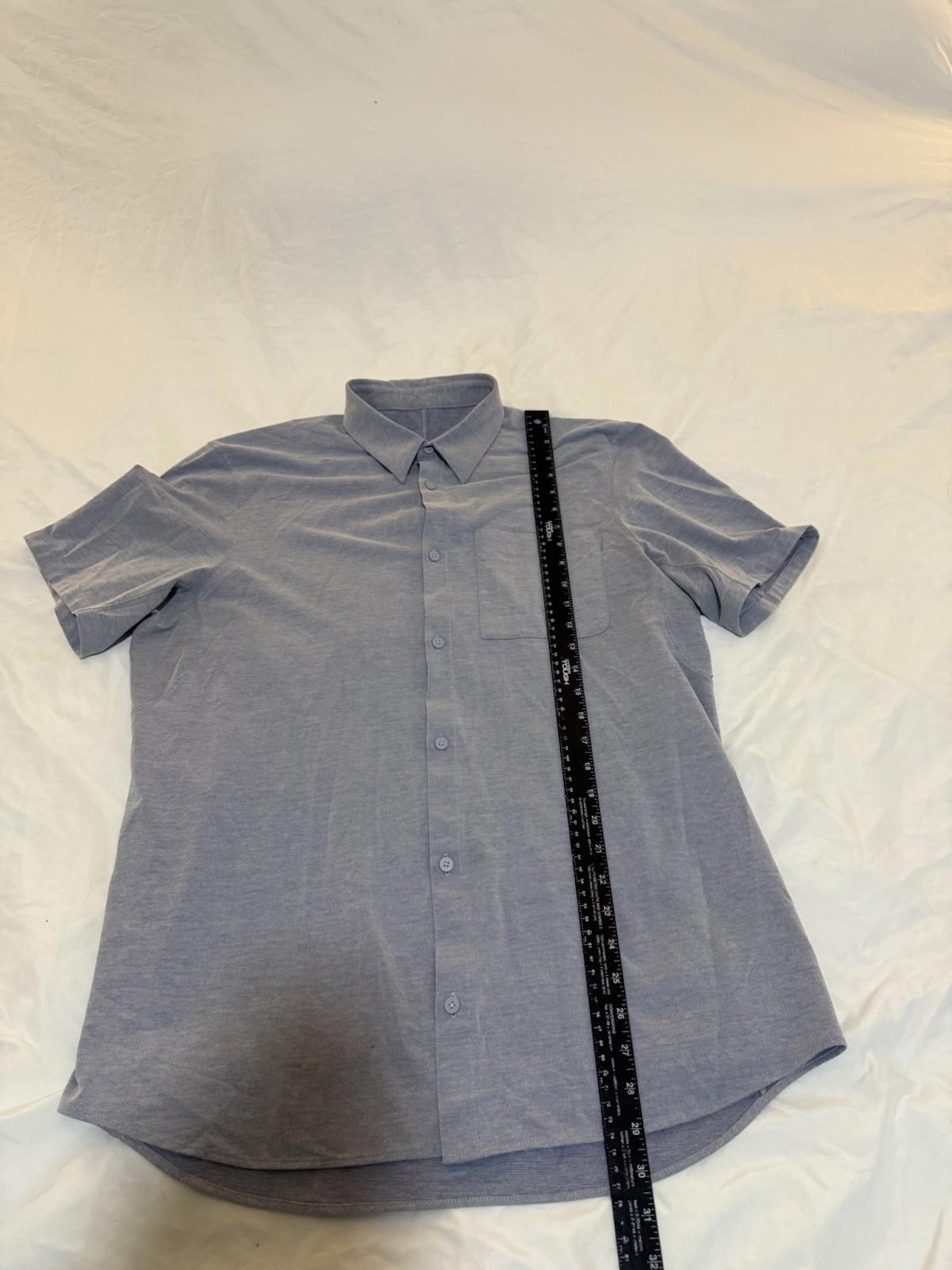 Men's Lululemon Short Sleeve Button Front Shirt  Blue Gray Large 151