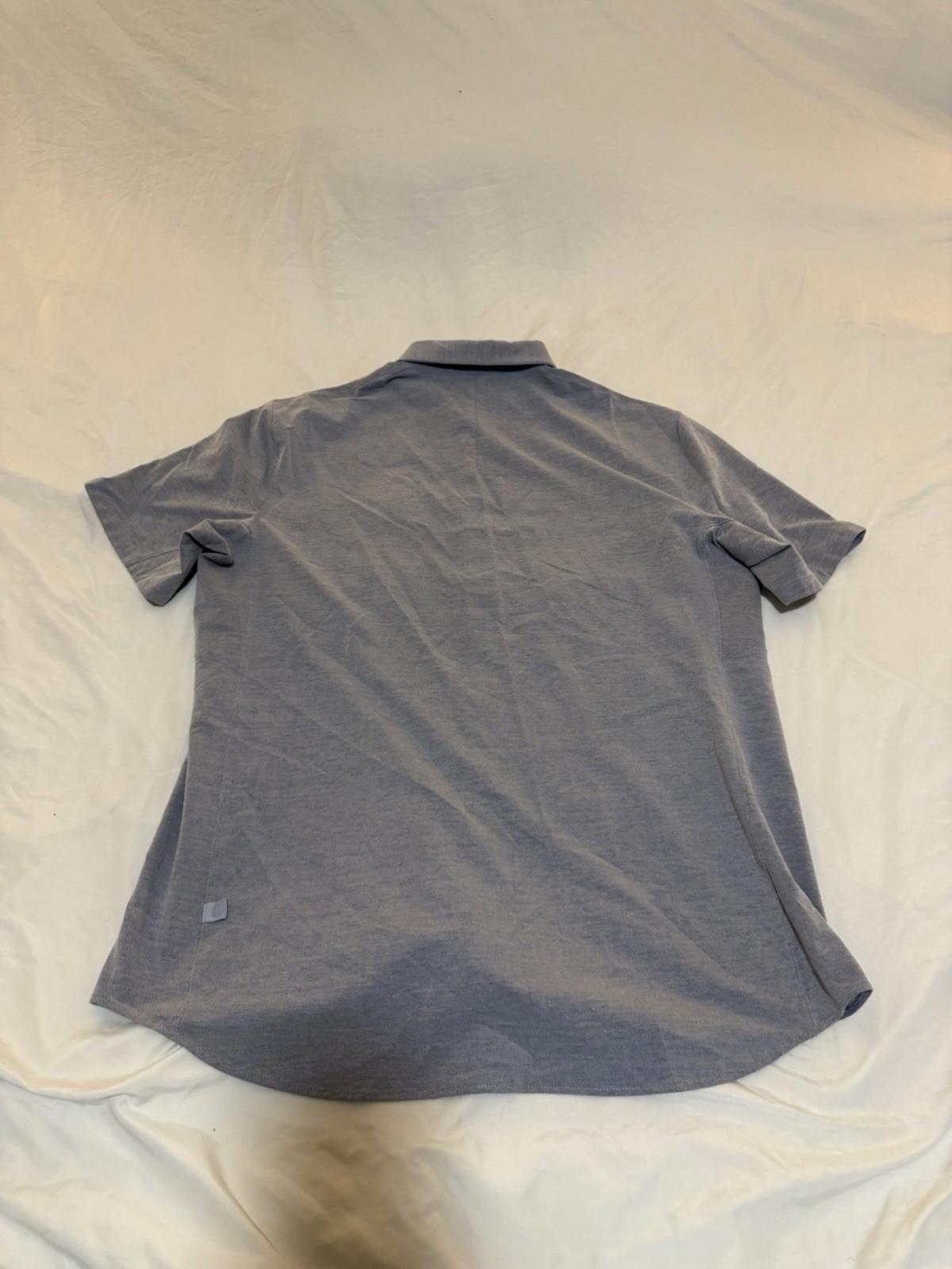 Men's Lululemon Short Sleeve Button Front Shirt  Blue Gray Large 151