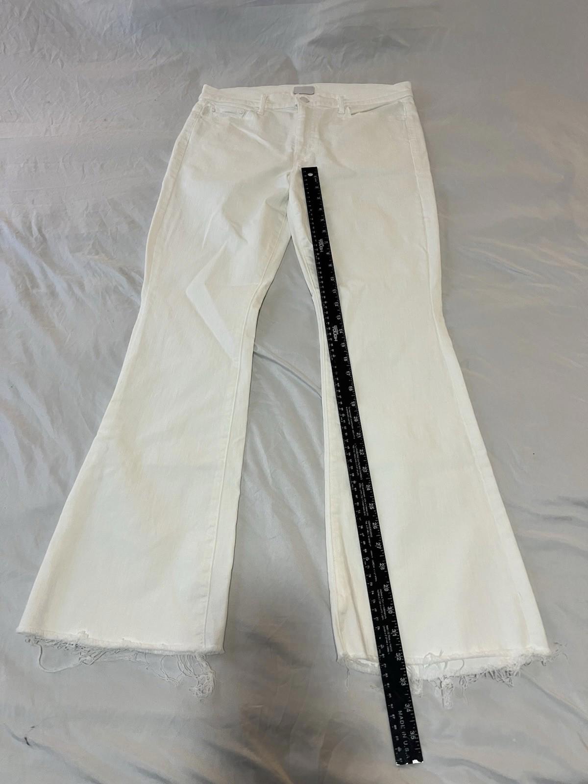 Mother Jeans Women's White size 34 The Weekender Fray  152